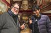 Hideo Kojima visita la mansión de Guillermo del Toro que es todo un museo dedicado al cine de terror