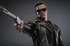 Arnold Schwarzenegger vuelve a ser el T-800 en una impresionante figura de Hot Toys: 'Merece cada euro de los 400 que cuesta'