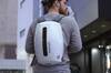 Keeback, la mochila futurista con pantalla LED, altavoces, 4 USB y batería interna