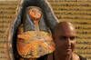 Arquelogos encuentran el 'Libro de los Muertos' enterrado junto a varias momias en un cementerio egipcio