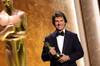 Tom Cruise conquista su primer Oscar y bromea sobre su futuro en el cine: 'Espero que sin ms huesos rotos'