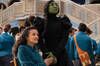 Una actriz de 'Wicked' estalla contra los comentarios 'agresivos' y las bromas sobre la discapacidad de su personaje