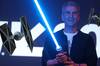 Star Wars: Disney muestra en directo su primer sable de luz 'real' único en el mundo y es increíble