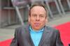 Warwick Davis, actor de Harry Potter y Star Wars, recibe la Orden del Imperio Brit�nico: 'Fue genial que se pusiera a mi nivel'