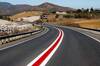 Entra en vigor: Espa�a cambia las normas con la nueva l�nea roja que empieza a aparecer en las carreteras del pa�s