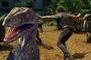 Chris Pratt enseña al reparto de Jurassic World Dominion a controlar a velociraptores