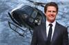 Tom Cruise llega a la premiere de 'Top Gun 2' subido a un helicóptero