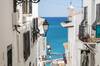 Parece Grecia, pero es Espa�a: fachadas blancas junto al mar, c�pulas azules y uno de los pueblos m�s bonitos del Mediterr�neo