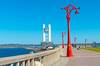 El paseo mar�timo m�s largo de Europa se encuentra en Espa�a: 13 kil�metros entre mar, playas y un faro romano singular