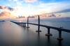 Hong Kong desaf�a las normas: el puente marino m�s grande del mundo mide 55 kil�metros y reduce 3 horas a 30 minutos de ruta