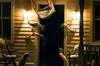 Zach Cregger (45) desvela qu� 'Resident Evil' ha usado como referente para su pel�cula: 'Es el que m�s he jugado'