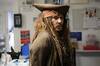 Johnny Depp conmueve al visitar a los pacientes del Hospital Nio Jess de Madrid como Jack Sparrow