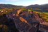 El pueblo medieval perfecto para visitar en verano: Conjunto Hist�rico rodeado de volcanes dentro de un parque natural protegido