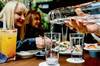 Italia endurece las normas: los restaurantes italianos pueden rechazar servir agua del grifo aunque el cliente quiera pagarla