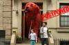 Paramount retrasa indefinidamente el estreno en cines de 'Clifford, el gran perro rojo'