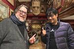 Hideo Kojima visita la mansi�n de Guillermo del Toro que es todo un museo dedicado al cine de terror