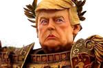 La polmica estatua de Donald Trump como el Emperador de Warhammer 40k que arras en este carnaval de Italia es real