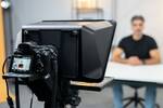 Este teleprompter de 600 sigue tu voz como un droide y convierte tu estudio en un set an ms profesional