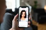 Tinder te corrige los mensajes con su IA antes de enviarlos y millones de europeos pierden citas porque el robot se equivoca
