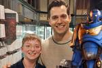 Henry Cavill cumple su sueo y visita la sede de Warhammer