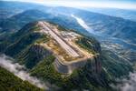 China atraviesa cientos de monta�as y construye un aeropuerto en la cima: una pista de 3 km a 1700 metros que conecta la regi�n