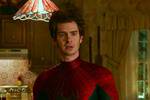 Andrew Garfield ve la saga de 'Harry Potter' por primera vez y es claro: 'No deber�amos darle dinero'