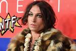 Ezra Miller pierde los estribos y agrede a una fan agarr�ndola por el cuello