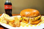 Extrabajadores denuncian que les prohben consumir o donar las hamburguesas recin hechas en restaurantes de comida rpida