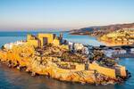 El municipio espa�ol fortificado, con castillo y casco antiguo mirando al mar: una escapada perfecta de fin de semana