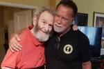 Schwarzenegger rescata una frase de la cancelada King Conan para animar a John Milius, enfermo de c�ncer: 'Le debo mi carrera'
