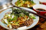 El plato japons con fideos ideal para el verano en Espaa: se disfruta fro acompaado de una salsa ligera y deliciosa