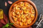 Los cocineros andaluces dan una lecci�n al resto de Espa�a: para unas gambas al ajillo perfectas hay que retirar los ajos antes