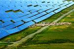 China plant� 6 millones de placas solares en el desierto: tras 10 a�os, est� 'verde' y es la granja solar m�s grande del planeta