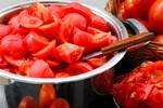 Teresa Nadal, cocinera: 'El tomate en conserva no lleva az�car: se hace con sal marina y escurriendo bien su jugo'
