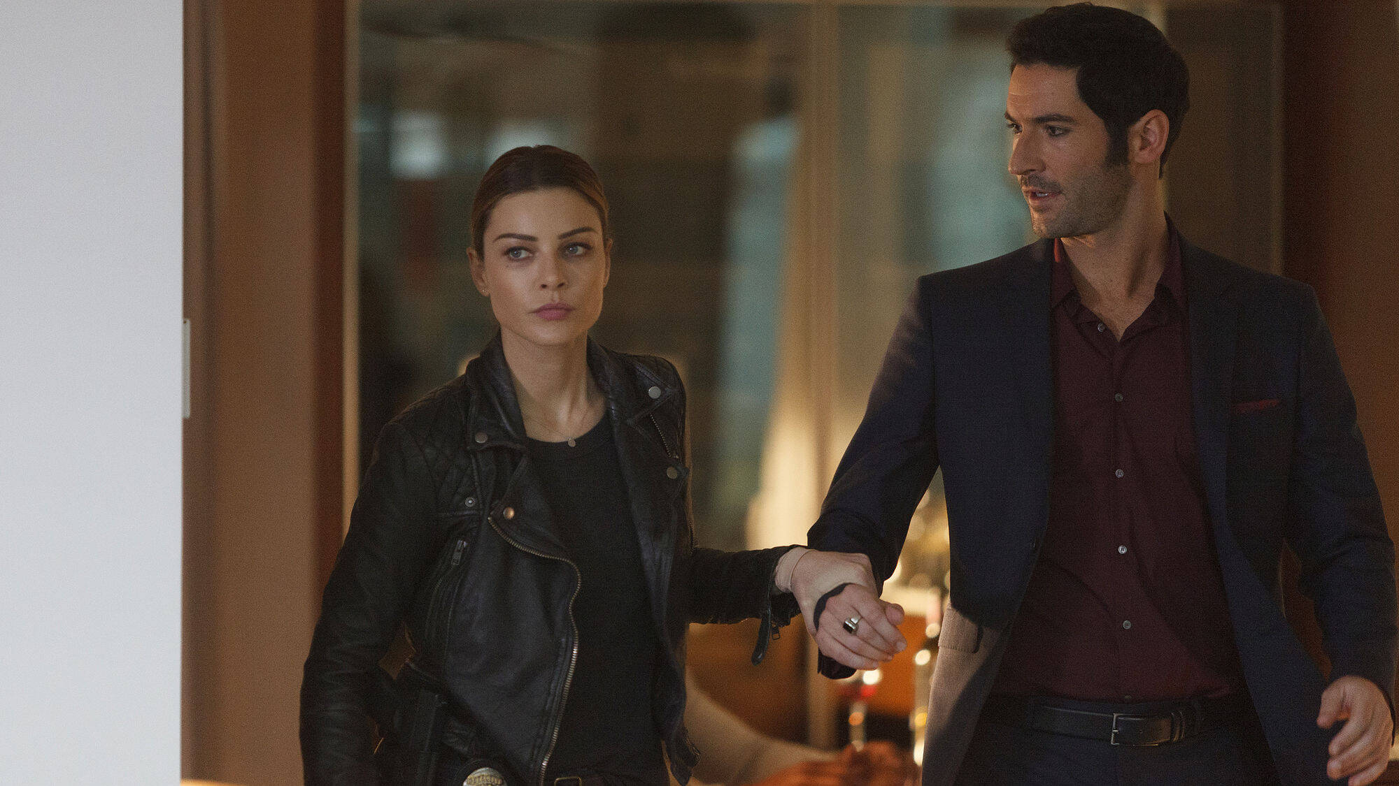 Lauren German Pide Ayuda A Los Fans Para La Renovacion De Lucifer Vandal Random