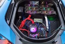 Crean una mina de criptomonedas con seis NVIDIA RTX 3080 en el maletero de un BMW