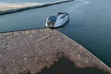 La 'roomba' de r�o: el robot solar de 50 toneladas que puede tragar hasta 50.000 kg de basura al d�a para que no vaya al oc�ano