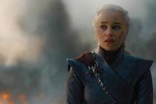 Emilia Clarke (39) dice adi�s a la fantas�a y desvela su reacci�n tras leer el final de 'Juego de Tronos': 'Sali� de la nada'