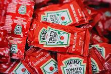 Adi�s definitivo a los sobres de k�tchup y mayonesa: Europa fuerza una nueva normativa que entra en vigor este 2026