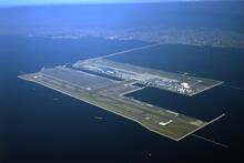 Malas noticias para el primer aeropuerto oce�nico del mundo: la isla artificial se hunde tras 30 a�os en funcionamiento