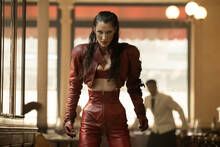 Cr�tica de 'The Beauty': Ryan Murphy tropieza en su versi�n de 'La sustancia', aunque va sobrado de sangre y horror corporal