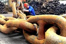 Eslabones de 100 kg que aguanta barcos de 200 toneladas y soldadura invisible de acero: así es el ancla más resistente del mundo