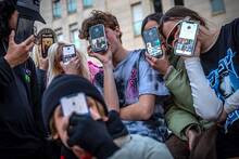 Francia aprueba la prohibici�n de las redes sociales a menores de 15 a�os: millones pierden el acceso a TikTok e Instagram