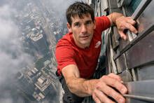 Confirmado por Netflix: la 'cifra vergonzosa' que ofreci� a Alex Honnold para escalar el rascacielos Taipei 101 de 508 metros