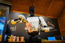 Tesla asume el fracaso en los coches el�ctricos: Elon Musk retira el Model S y X y confirma que lo hace para fabricar robots