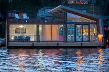 Adiós a las casas prefabricadas, las casas flotantes surgen como una alternativa en España: 32m2 desde solo 25.000 euros