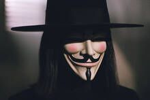 La distopa de Alan Moore 'V de Vendetta' tendr una nueva adaptacin: con James Gunn como productor pero no ser parte del DCU