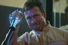 Stephen King vuelve al cine y a la ciencia ficción: así es el nuevo adelanto del remake de 'The Running Man' con Glen Powell