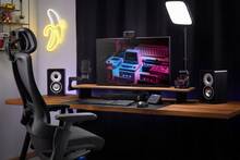 Respaldo de malla transpirable y montaje de 5 minutos definen la silla Embrace de 499 euros pensada para creadores