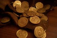 Sale a subasta la moneda espaola ms cara del mundo: 339 gramos de oro de hace 400 aos por ms de 2 millones de euros